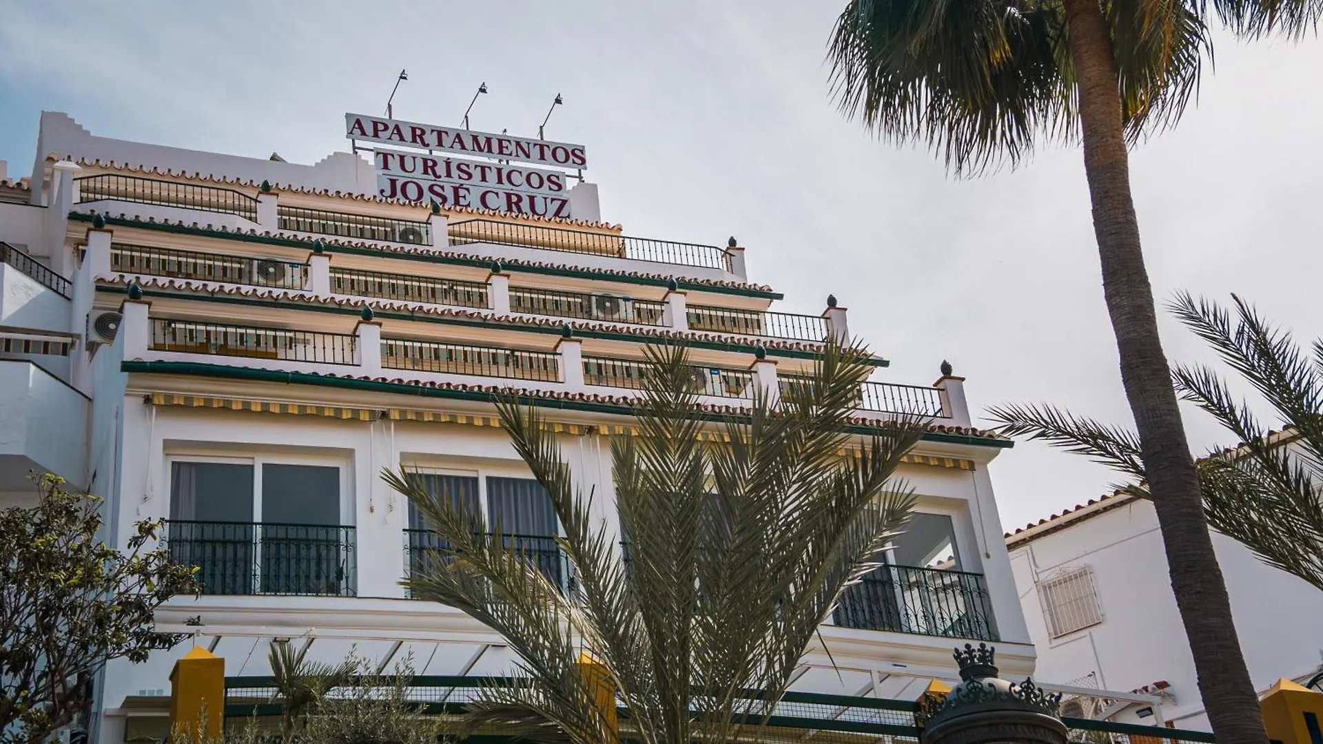 Apartamentos Turisticos Jose Cruz 内尔哈