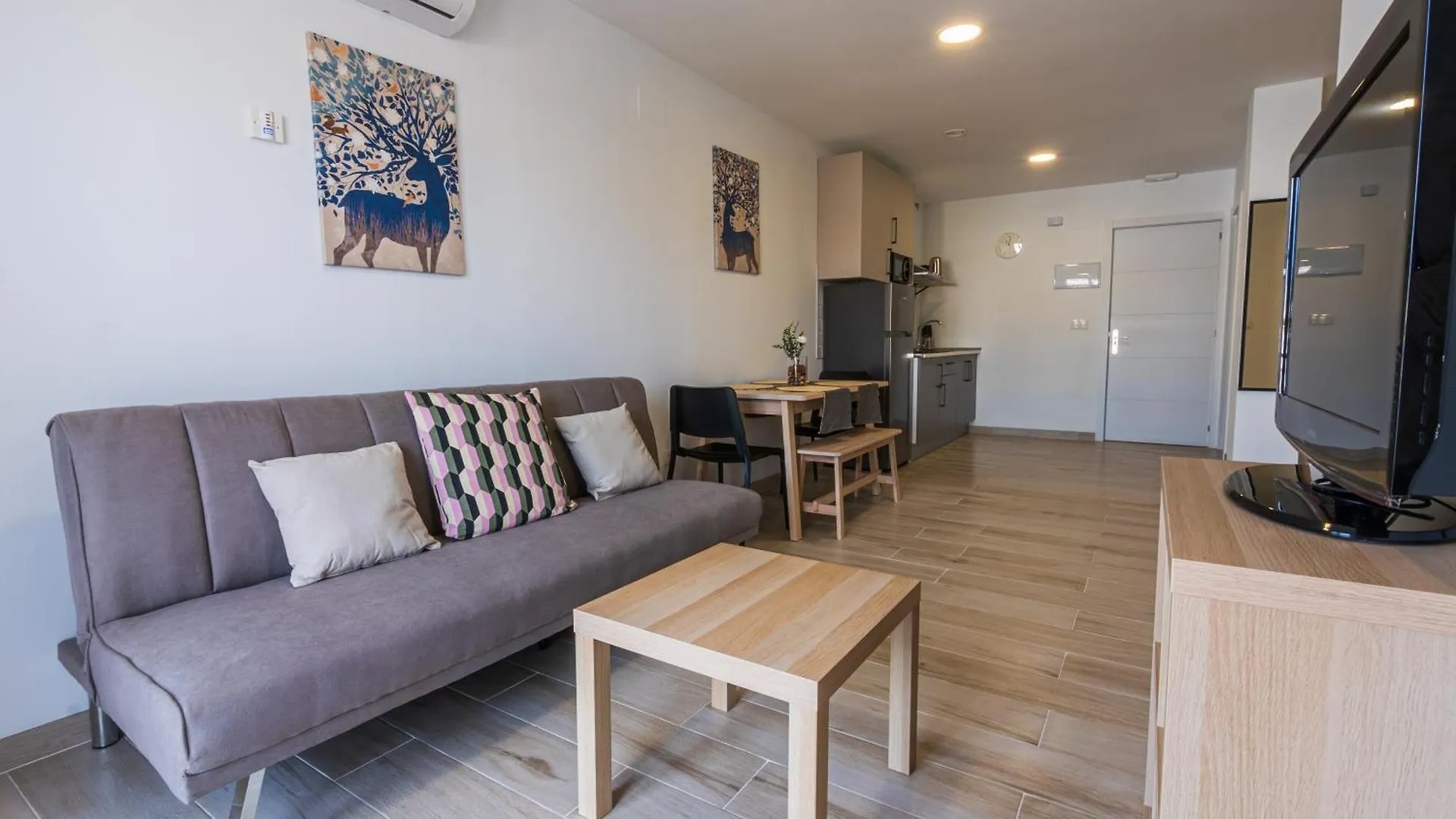 Apartamentos Turisticos Jose Cruz 内尔哈 公寓